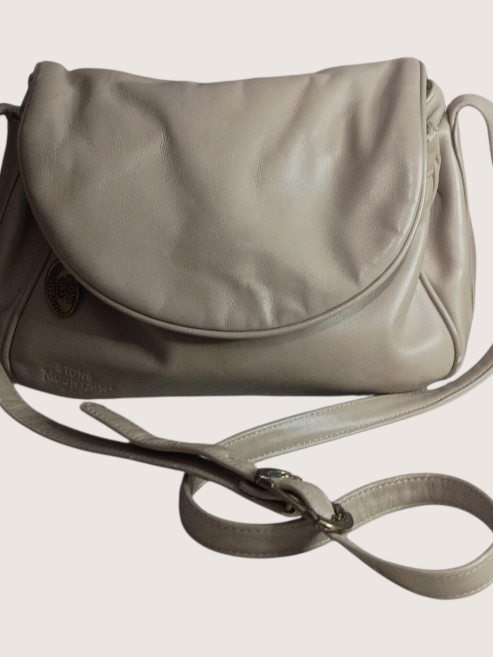Stone Mountain Accessories Leather Crossbody Bag in Light Beige